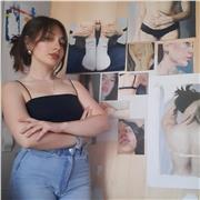 Laureata in pittura e arte per la terapia, impartisce lezioni, aiuto compiti e ripetizioni di materie umanistiche